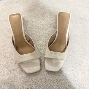 H&M Women's Off-White Textured Mules